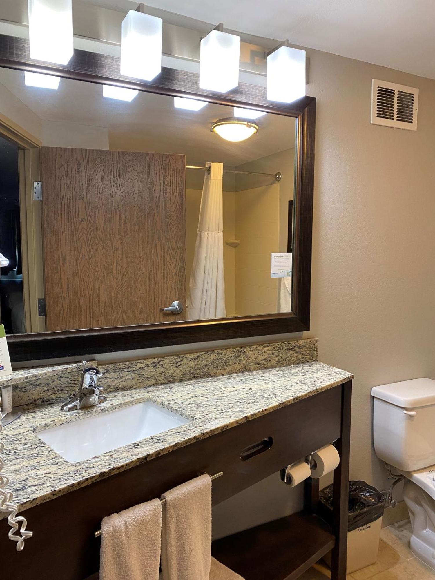 Americinn By Wyndham Algona Екстериор снимка